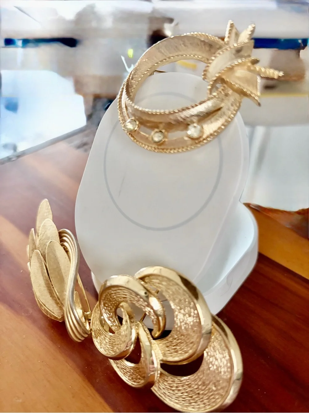 Elegant Gold-Tone Floral & Leaf trio Brooch Set - Women’s Fashion Jewelry